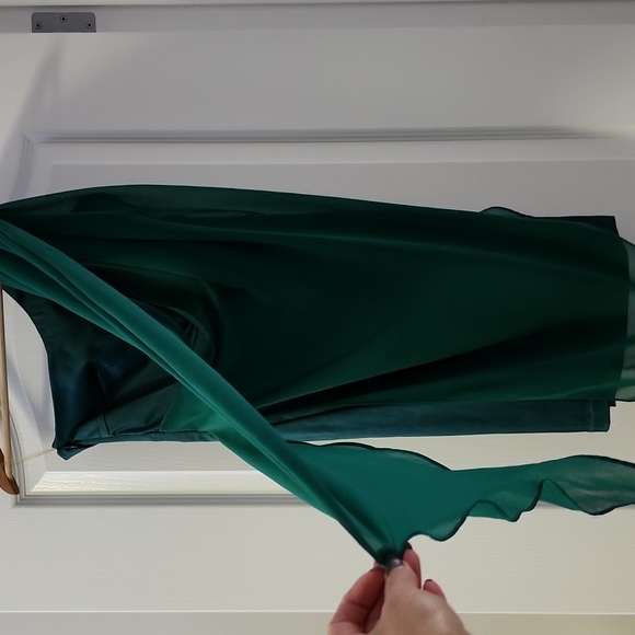 Party dress - Picture 2 of 3